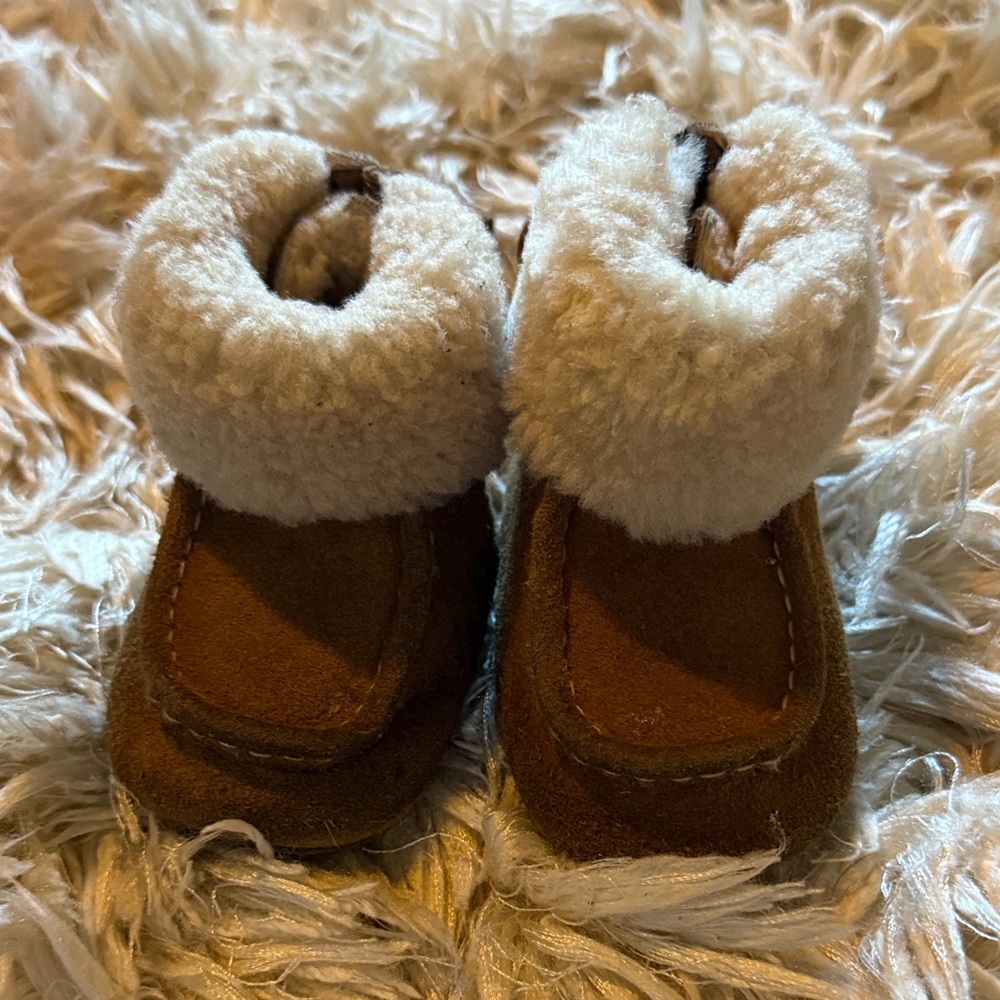 Ugg Brown Baby Booties with Cream shearling Lining size 2/3